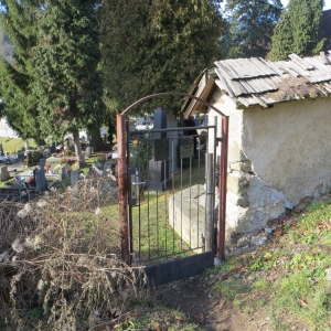 Zadná brána smerom na cintorín pod Novým Zámkom