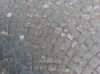 Pre Štiavnicu typické dlažobné kocky